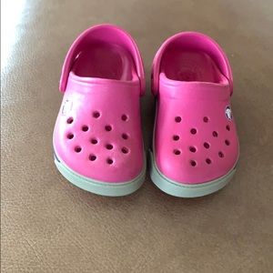 Crocs pink kids size 4/5